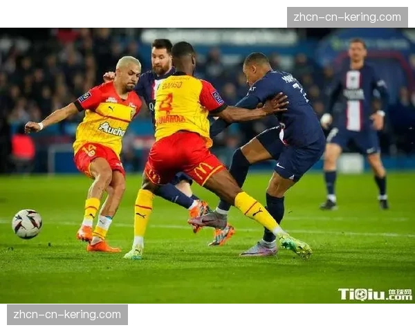 十人朗斯主场2-1力克尼斯，福法纳打入制胜世界波